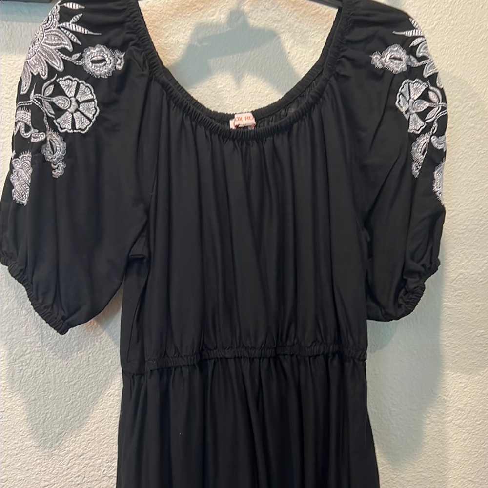 Knox Rose Black Midi Dress with White Floral Embroidery